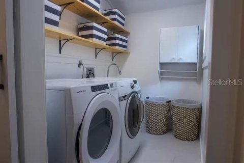 House in Sarasota, Florida 3 bedrooms, 168.71 sq.m. № 1717677 - photo 26