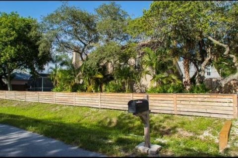 House in Sarasota, Florida 3 bedrooms, 168.71 sq.m. № 1717677 - photo 2