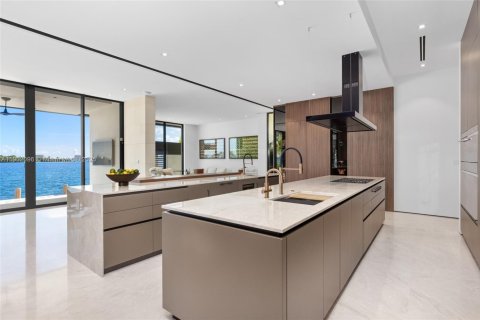 Villa ou maison à vendre à North Miami, Floride: 7 chambres, 736.06 m2 № 1964195 - photo 16