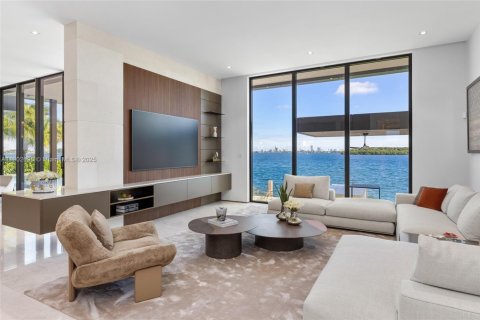 Villa ou maison à vendre à North Miami, Floride: 7 chambres, 736.06 m2 № 1964195 - photo 24