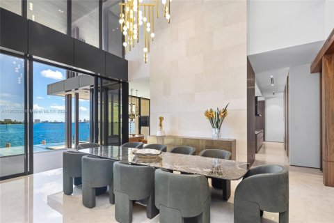 Villa ou maison à vendre à North Miami, Floride: 7 chambres, 736.06 m2 № 1964195 - photo 15