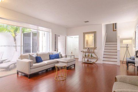 Townhouse in Hollywood, Florida 3 bedrooms, 149.02 sq.m. № 1964268 - photo 3