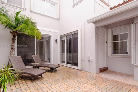 Townhouse in Hollywood, Florida 3 bedrooms, 149.02 sq.m. № 1964268 - photo 8