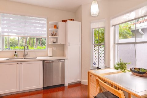 Townhouse in Hollywood, Florida 3 bedrooms, 149.02 sq.m. № 1964268 - photo 11