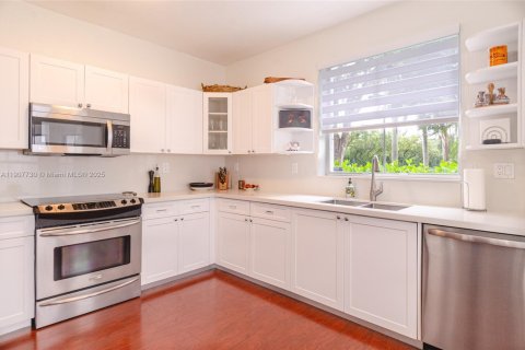 Townhouse in Hollywood, Florida 3 bedrooms, 149.02 sq.m. № 1964268 - photo 10