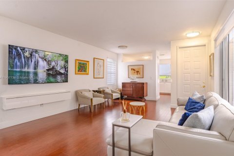 Townhouse in Hollywood, Florida 3 bedrooms, 149.02 sq.m. № 1964268 - photo 5