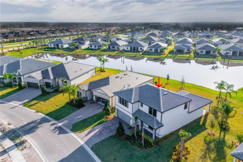 Casa en venta en Port St. Lucie, Florida, 5 dormitorios, 268.86 m2 № 1892412 - foto 2