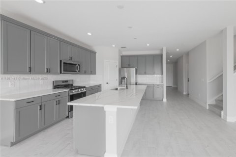 Casa en venta en Port St. Lucie, Florida, 5 dormitorios, 268.86 m2 № 1892412 - foto 12
