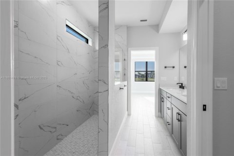 Casa en venta en Port St. Lucie, Florida, 5 dormitorios, 268.86 m2 № 1892412 - foto 17