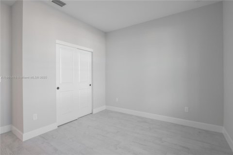 Casa en venta en Port St. Lucie, Florida, 5 dormitorios, 268.86 m2 № 1892412 - foto 24