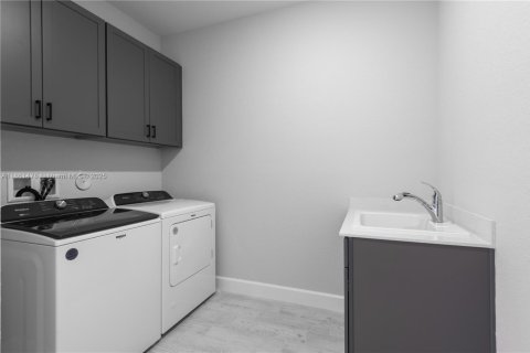 Casa en venta en Port St. Lucie, Florida, 5 dormitorios, 268.86 m2 № 1892412 - foto 19