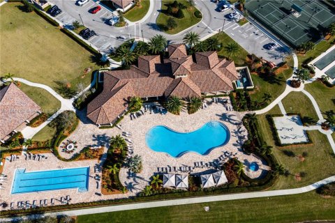 Casa en venta en Port St. Lucie, Florida, 5 dormitorios, 268.86 m2 № 1892412 - foto 4