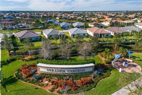 Casa en venta en Port St. Lucie, Florida, 5 dormitorios, 268.86 m2 № 1892412 - foto 3