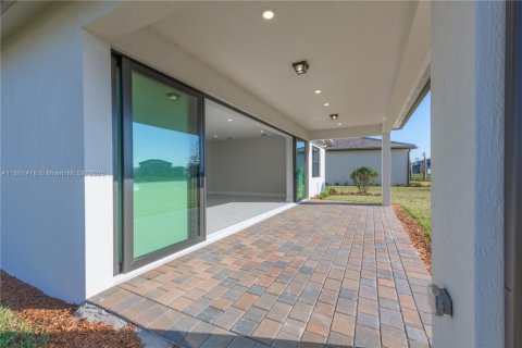 Casa en venta en Port St. Lucie, Florida, 5 dormitorios, 268.86 m2 № 1892412 - foto 21