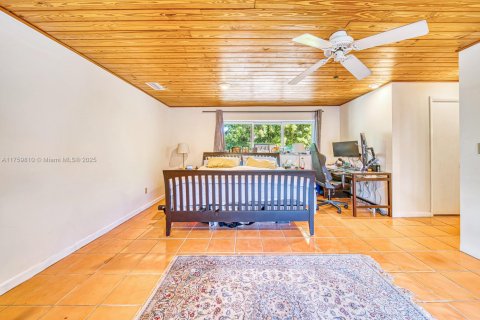 House in Palmetto Bay, Florida 5 bedrooms, 281.49 sq.m. № 1695808 - photo 17