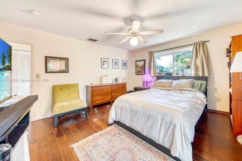 House in Palmetto Bay, Florida 5 bedrooms, 281.49 sq.m. № 1695808 - photo 21