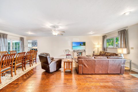 House in Palmetto Bay, Florida 5 bedrooms, 281.49 sq.m. № 1695808 - photo 11
