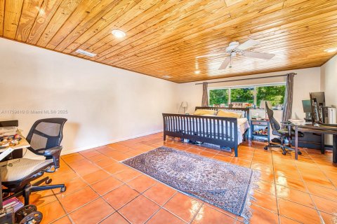 House in Palmetto Bay, Florida 5 bedrooms, 281.49 sq.m. № 1695808 - photo 16
