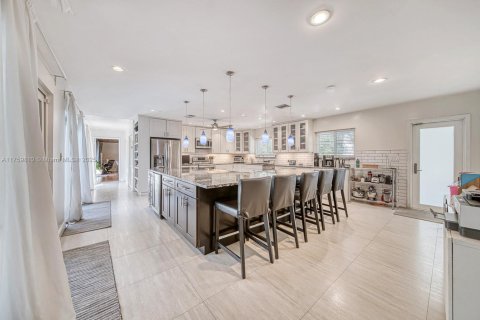 House in Palmetto Bay, Florida 5 bedrooms, 281.49 sq.m. № 1695808 - photo 5