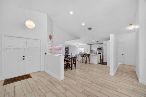 Villa ou maison à louer à Pembroke Pines, Floride: 4 chambres, 237.27 m2 № 2085733 - photo 7