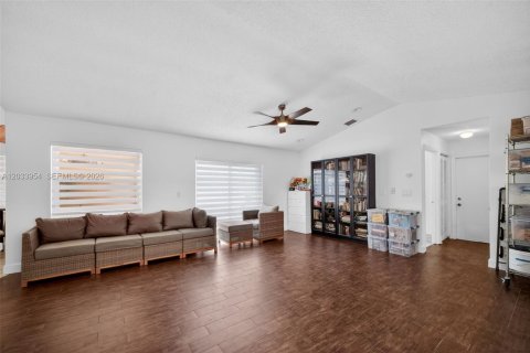 Villa ou maison à louer à Pembroke Pines, Floride: 4 chambres, 237.27 m2 № 2085733 - photo 8