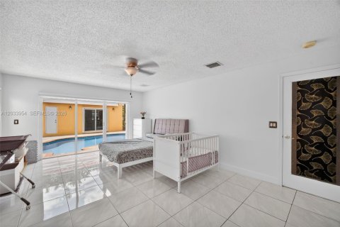 Villa ou maison à louer à Pembroke Pines, Floride: 4 chambres, 237.27 m2 № 2085733 - photo 21