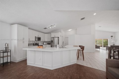 Villa ou maison à louer à Pembroke Pines, Floride: 4 chambres, 237.27 m2 № 2085733 - photo 11