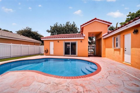 Villa ou maison à louer à Pembroke Pines, Floride: 4 chambres, 237.27 m2 № 2085733 - photo 5