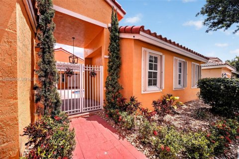 Villa ou maison à louer à Pembroke Pines, Floride: 4 chambres, 237.27 m2 № 2085733 - photo 3