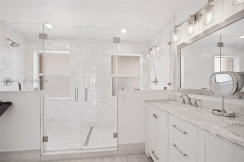 Villa ou maison à louer à Pembroke Pines, Floride: 4 chambres, 237.27 m2 № 2085733 - photo 16