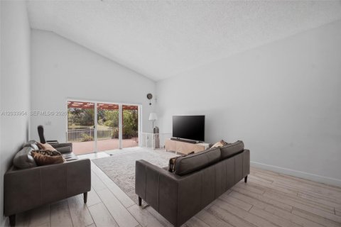 Villa ou maison à louer à Pembroke Pines, Floride: 4 chambres, 237.27 m2 № 2085733 - photo 9