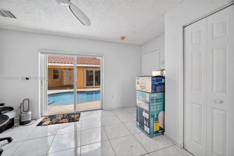 Villa ou maison à louer à Pembroke Pines, Floride: 4 chambres, 237.27 m2 № 2085733 - photo 14