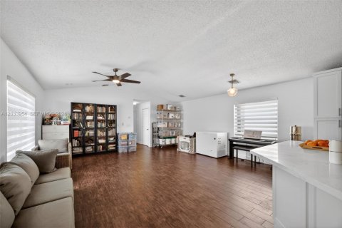 Villa ou maison à louer à Pembroke Pines, Floride: 4 chambres, 237.27 m2 № 2085733 - photo 13