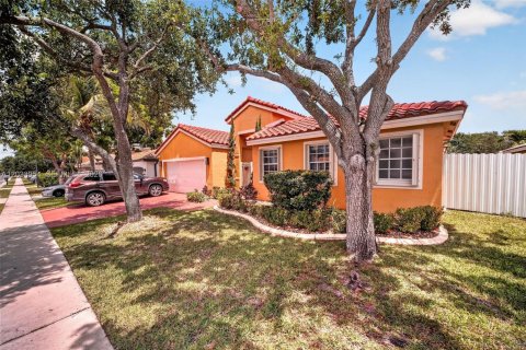 Villa ou maison à louer à Pembroke Pines, Floride: 4 chambres, 237.27 m2 № 2085733 - photo 2