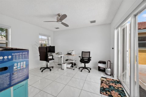 Villa ou maison à louer à Pembroke Pines, Floride: 4 chambres, 237.27 m2 № 2085733 - photo 27