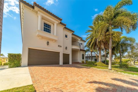 House in Clearwater, Florida 6 bedrooms, 458.38 sq.m. № 2221822 - photo 8
