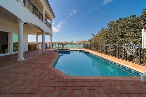 House in Clearwater, Florida 6 bedrooms, 458.38 sq.m. № 2221822 - photo 22