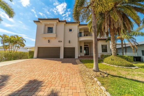 House in Clearwater, Florida 6 bedrooms, 458.38 sq.m. № 2221822 - photo 9