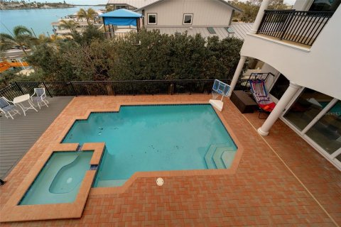 House in Clearwater, Florida 6 bedrooms, 458.38 sq.m. № 2221822 - photo 19