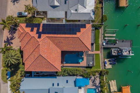 House in Clearwater, Florida 6 bedrooms, 458.38 sq.m. № 2221822 - photo 2