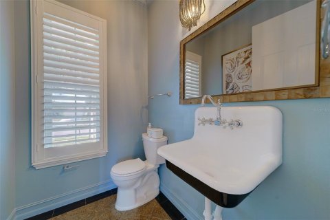 House in Clearwater, Florida 6 bedrooms, 458.38 sq.m. № 2221822 - photo 16