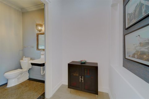 House in Clearwater, Florida 6 bedrooms, 458.38 sq.m. № 2221822 - photo 15