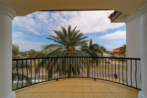 House in Clearwater, Florida 6 bedrooms, 458.38 sq.m. № 2221822 - photo 21