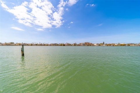 House in Clearwater, Florida 6 bedrooms, 458.38 sq.m. № 2221822 - photo 6