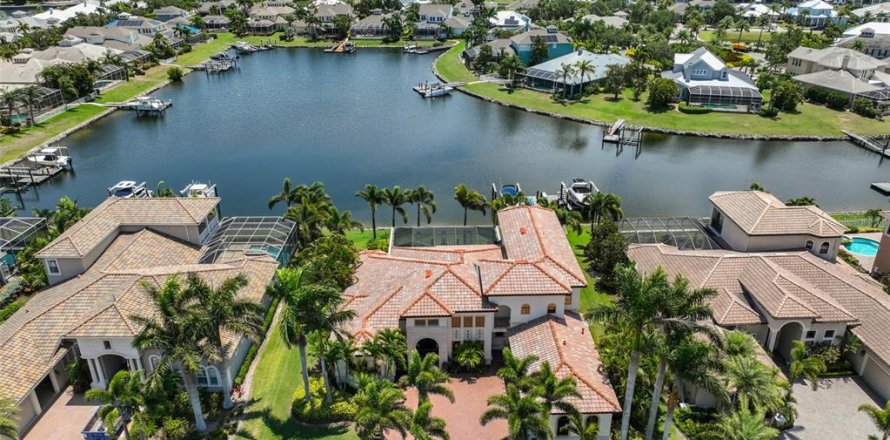 House in Apollo Beach, Florida 4 bedrooms, 409.33 sq.m. № 1757938