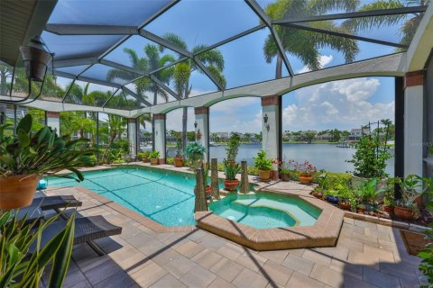 House in Apollo Beach, Florida 4 bedrooms, 409.33 sq.m. № 1757938 - photo 3