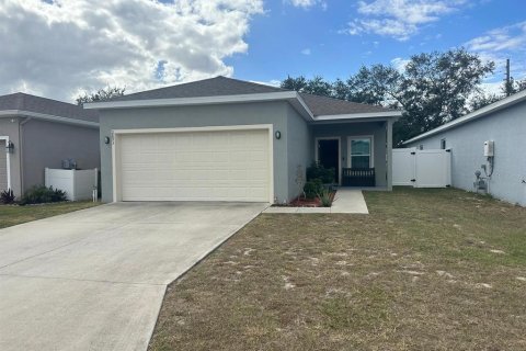Casa en alquiler en Winter Haven, Florida, 3 dormitorios, 117.8 m2 № 1916439 - foto 1