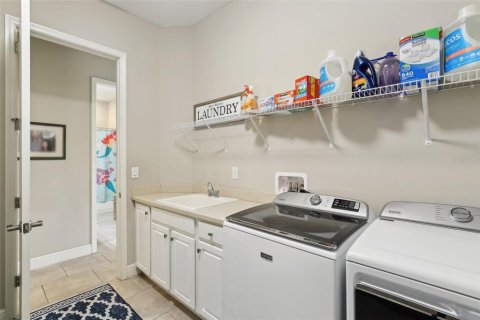 House in Fish Hawk, Florida 4 bedrooms, 336.96 sq.m. № 1754715 - photo 29