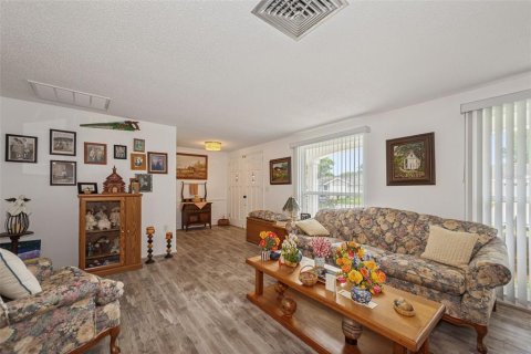 House in Hudson, Florida 2 bedrooms, 141.12 sq.m. № 2207153 - photo 12