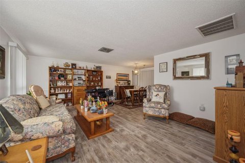 House in Hudson, Florida 2 bedrooms, 141.12 sq.m. № 2207153 - photo 10
